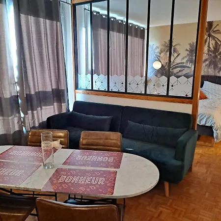 Sous Les Etoiles - Dans Gratte-ciel Avec Parking En Sus Apartment