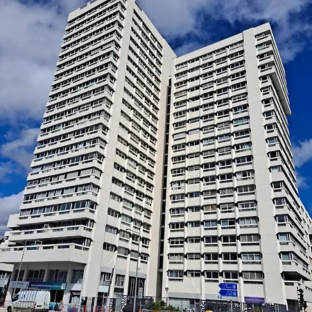 Sous Les Etoiles - Dans Gratte-ciel Avec Parking En Sus *
