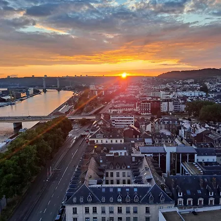 Sous Les Etoiles - Dans Gratte-ciel Avec Parking En Sus Apartment *