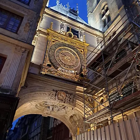 Sous Les Etoiles - Dans Gratte-ciel Avec Parking En Sus * Rouen