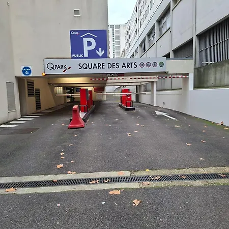 Sous Les Etoiles - Dans Gratte-ciel Avec Parking En Sus Apartamento *