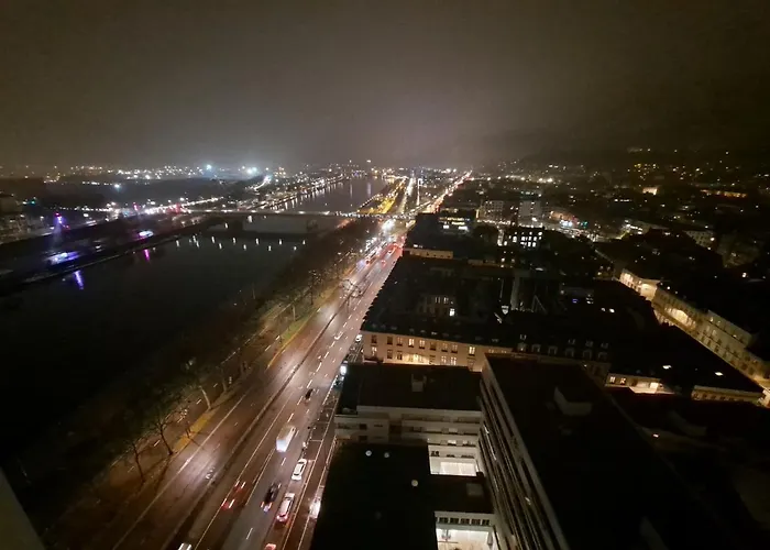 Sous Les Etoiles - Dans Gratte-ciel Avec Parking En Sus Apartamento Ruan