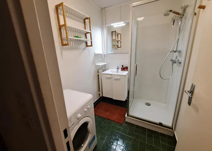 Sous Les Etoiles - Dans Gratte-ciel Avec Parking En Sus Apartamento *