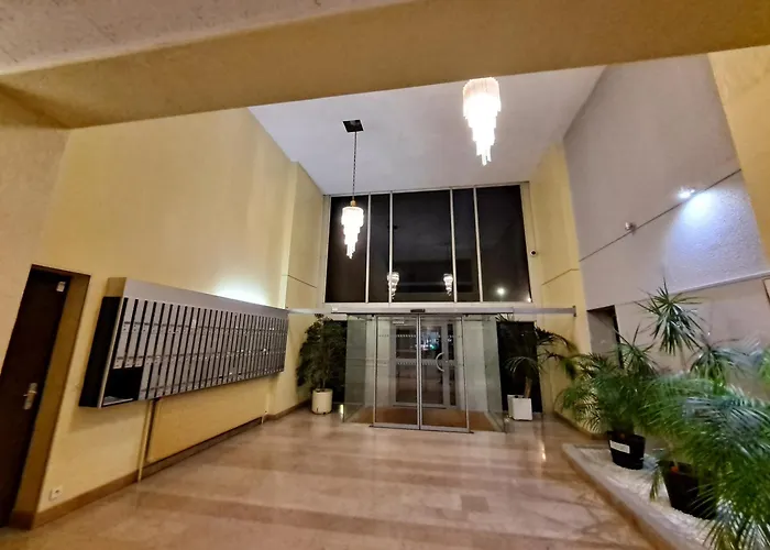 Sous Les Etoiles - Dans Gratte-ciel Avec Parking En Sus Ruan