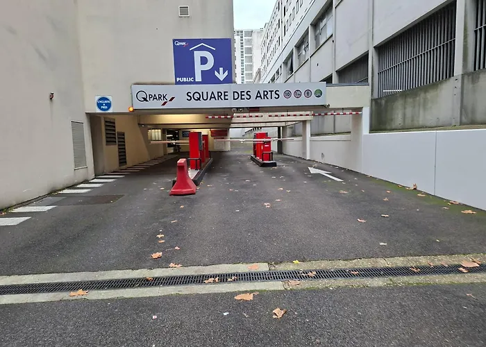 Sous Les Etoiles - Dans Gratte-ciel Avec Parking En Sus Apartment *
