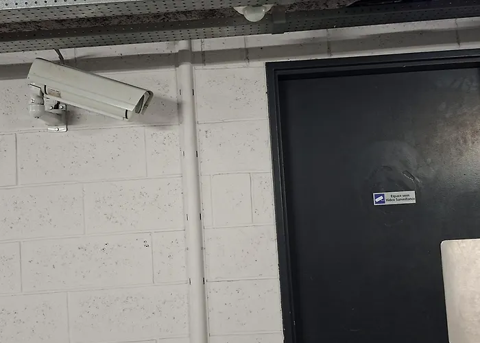 Sous Les Etoiles - Dans Gratte-ciel Avec Parking En Sus *